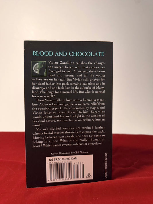 Blood and Chocolate by Annette Curtis Klause (Used, Paperback)
